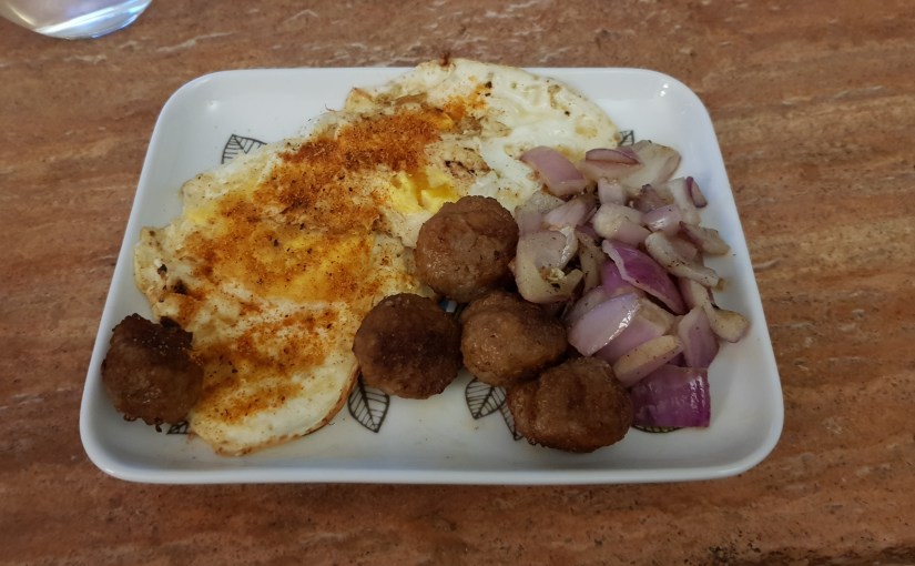 Ingen middag men kvällsmål med 2 stekta ägg, 5 köttbullar och stekt&nbsp;lök