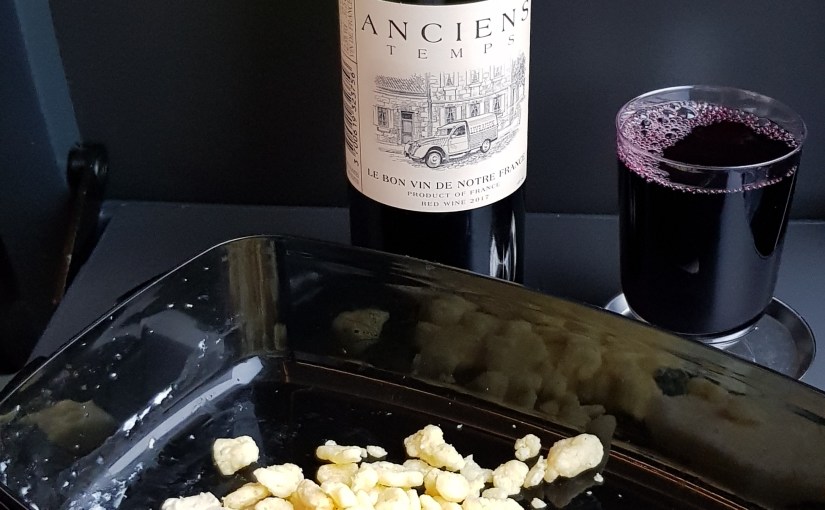 Förseningar på tåget. Tur att jag hade med lite ost, på tuff tuff tåget upp mot&nbsp;Stockholm.