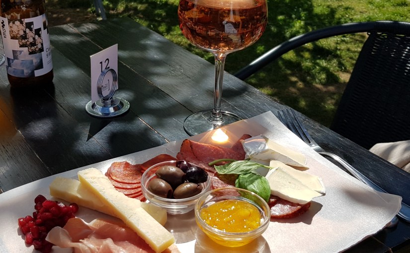 Ost- och charkbricka på&nbsp;äteriet